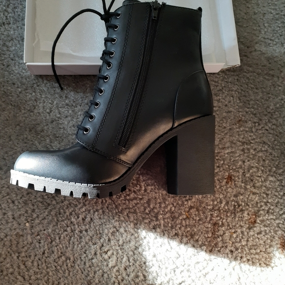 Meet your Posher, Chaniece - Picture 1 of 2